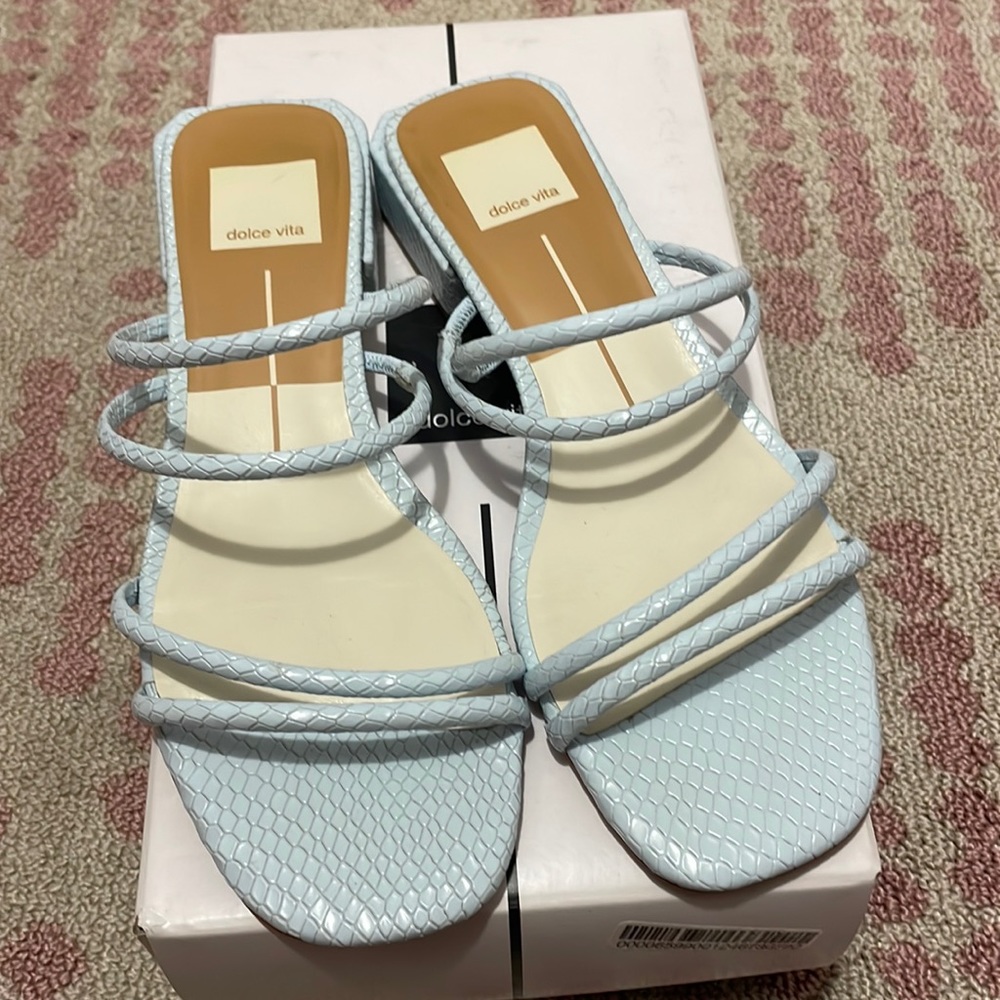 NWOT Dolce Vita Haize sandals